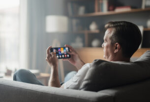 découvrez comment regarder vos films préférés en streaming sur iphone sans interruption grâce à nos astuces simples et efficaces pour une expérience fluide.